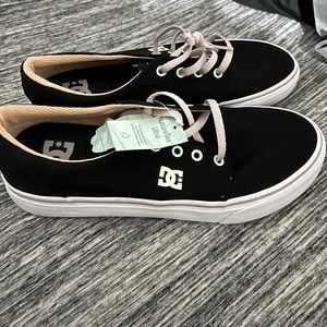 NWT SIZE 10 WOMANS DC